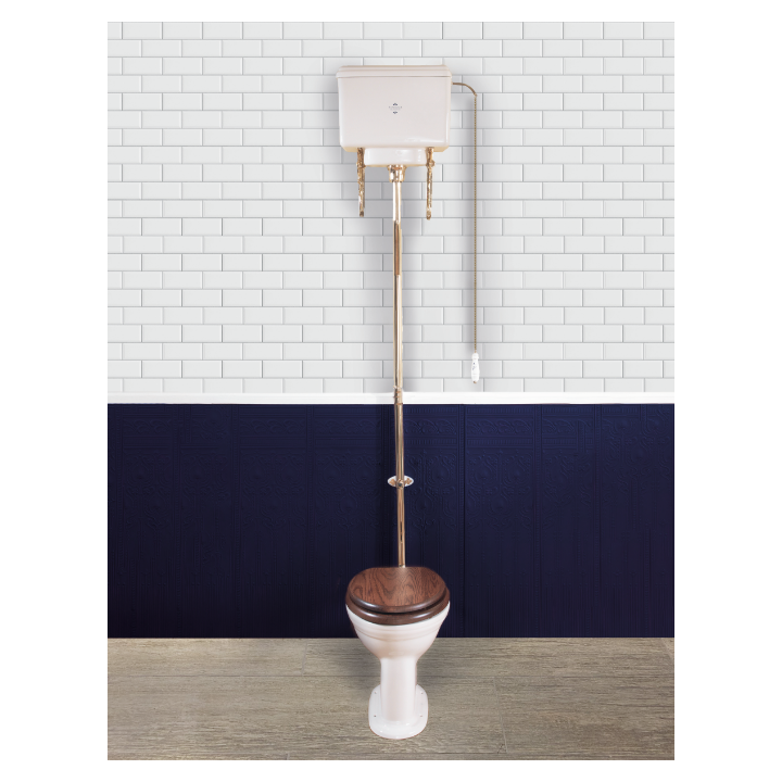 Victorian toilet med høj cisterne